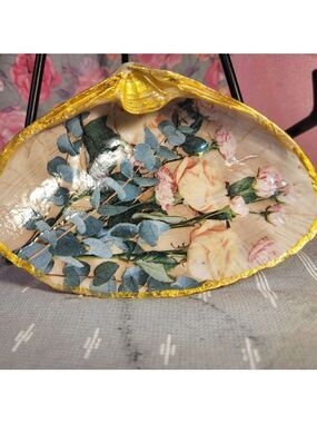 DECOUPAGE CLAM SHELL DECOUPAGE PINK ROSES 🌹 ON A CLAM SHELL TRINKET DISH